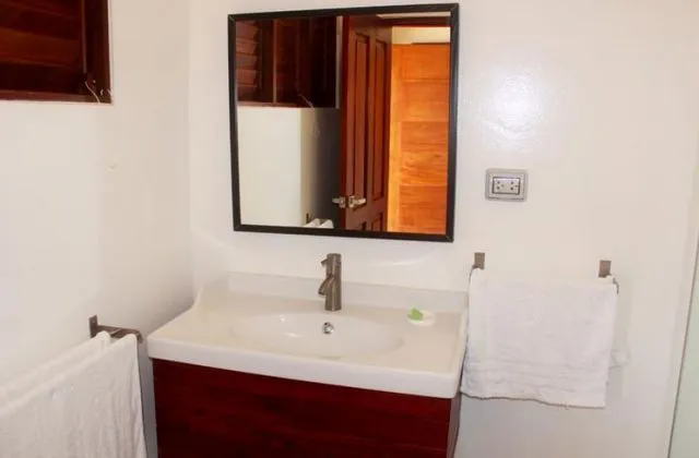 Hotel El Bocaino Boca de Yuma chambre salle de bain